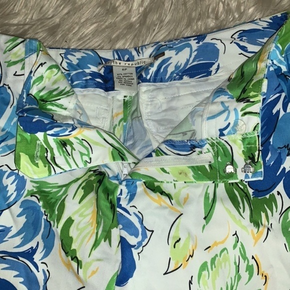 For the Republic Floral Bermuda Shorts White Blue Green Yellow Womens Size 6P - Picture 5 of 12